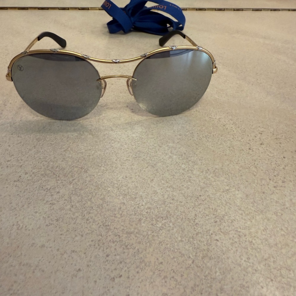 LOUIS VUITTON Monogram Diabolo Menthe Aviator Sunglasses - Picture 10 of 16